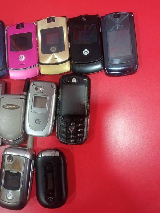 Телефон моторолла V8