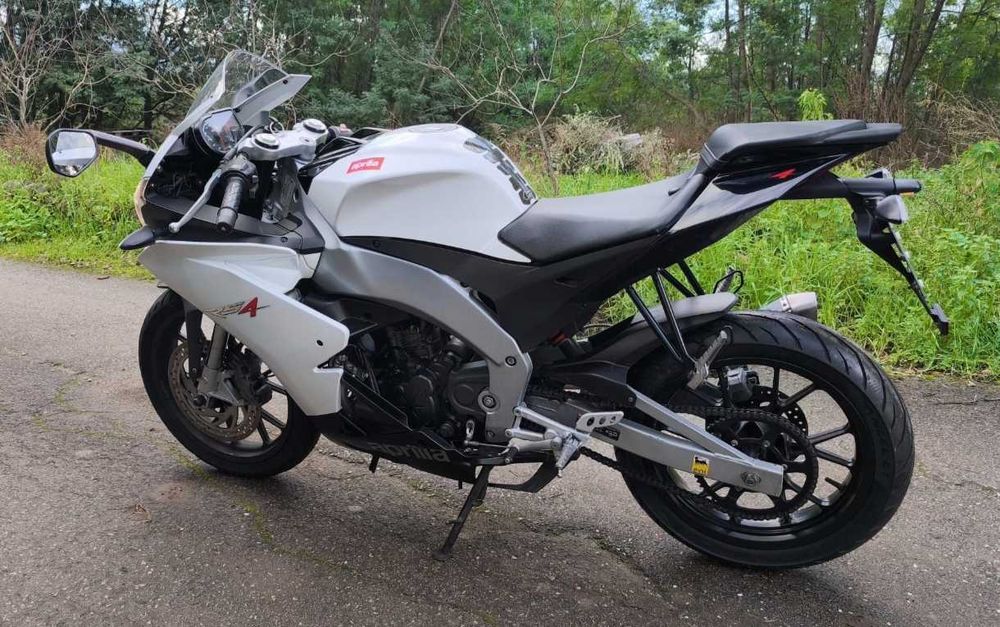 Mota Aprilia 125 rs4