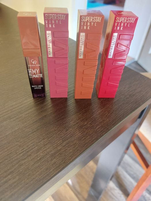 Pomadki - każda sztuka po 18 zł