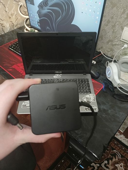 Ноутбук asus X550CC i3-3220 gt720 8 оперативної пам'яті  ddr3