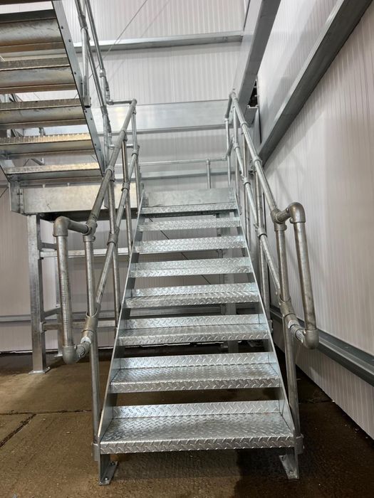 Schody stalowe konstrukcja schodow stopnie kraty wema