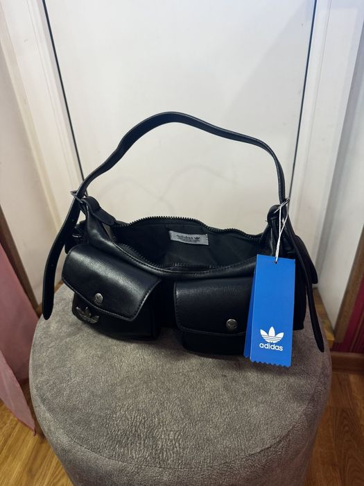 Сумка Adidas в чорному кольорі