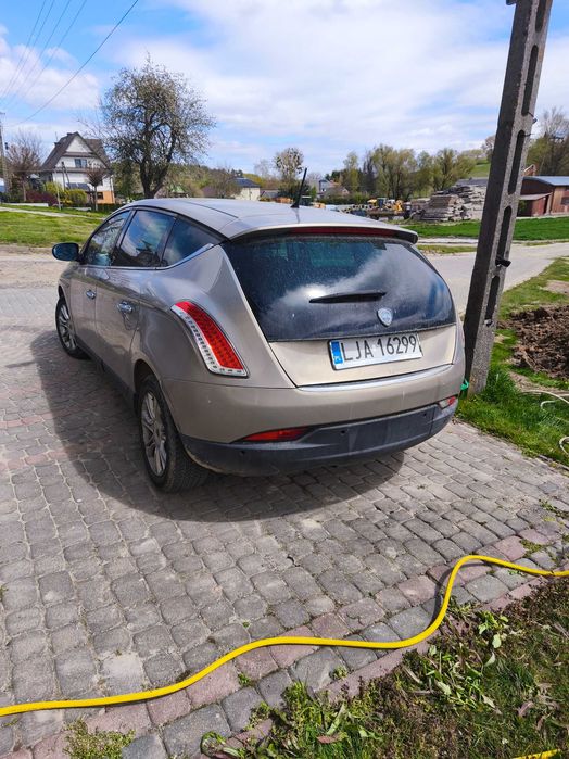 Lancia Delta 1.6M-Jet uszkodzona w całości lub na czesci