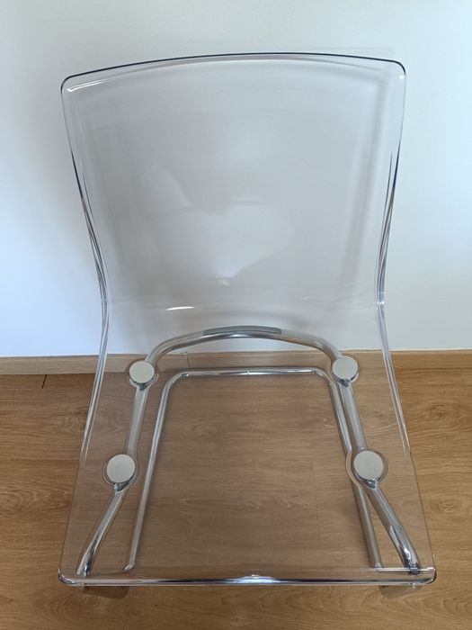Cadeira transparente IKEA TOBIAS