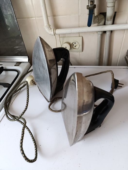 Утюги СССР,б/у,один рабочий,