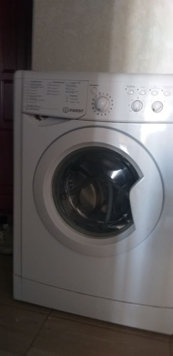 Продам пральну машинку на 6 кг.Indezit  в робочому стані б.в.