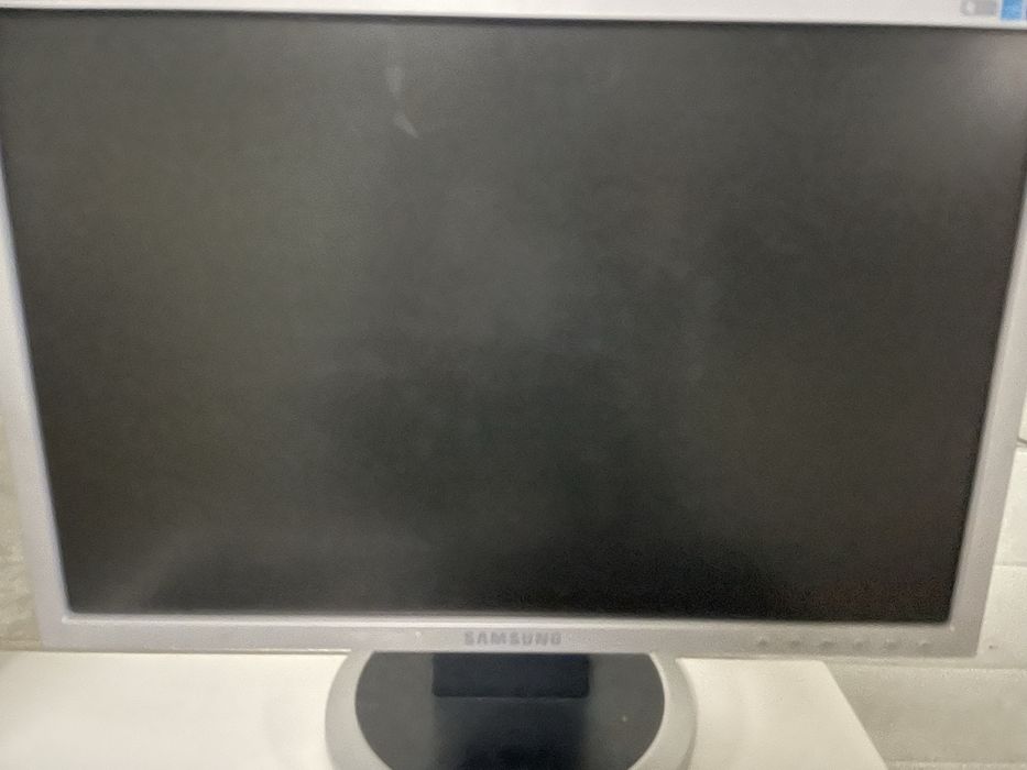 Ecra samsung para computador e teclado sem fios com ou sem colunas