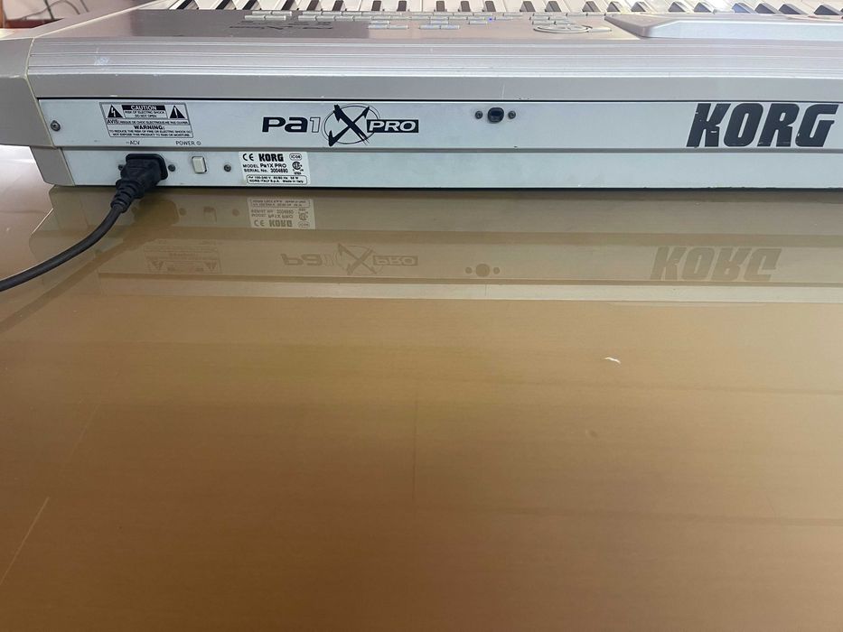 Vendo Korg PA 1 X PRO, a funcionar a 100%.