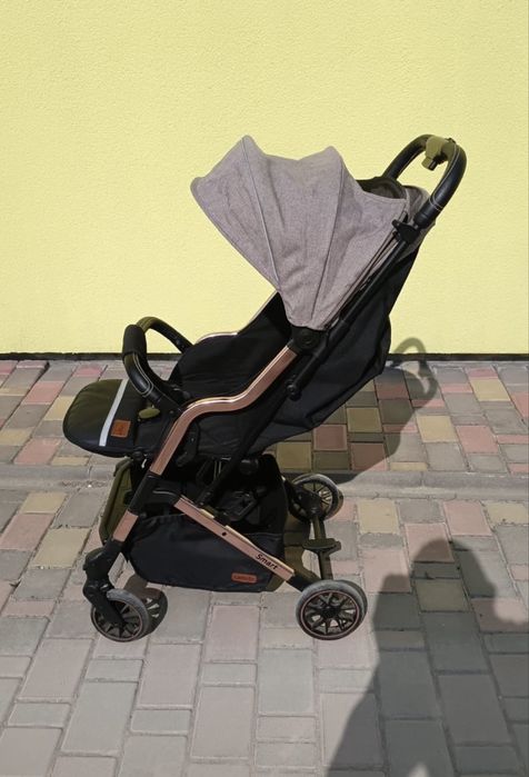 Прогулянкова коляска-візок Carrello Smart