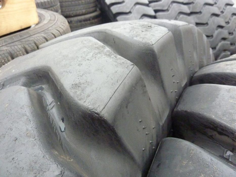 4x Opona używana 14.00-24 ; 14.00R24 CONTINENTAL 1000zł(szt.) W2892