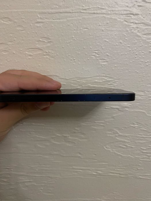 Продам Iphone  12