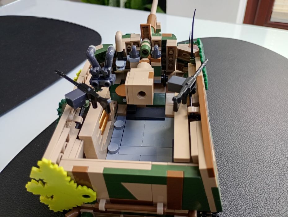 Cobi MOC Nashorn 1:28 pełne wnętrze