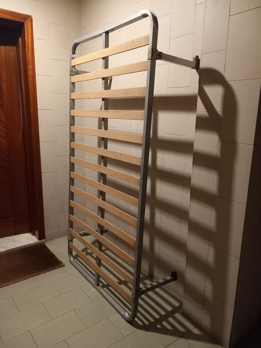 Estrado para cama: Largura 1,50 Comprimento 1,85 Altura 37cm