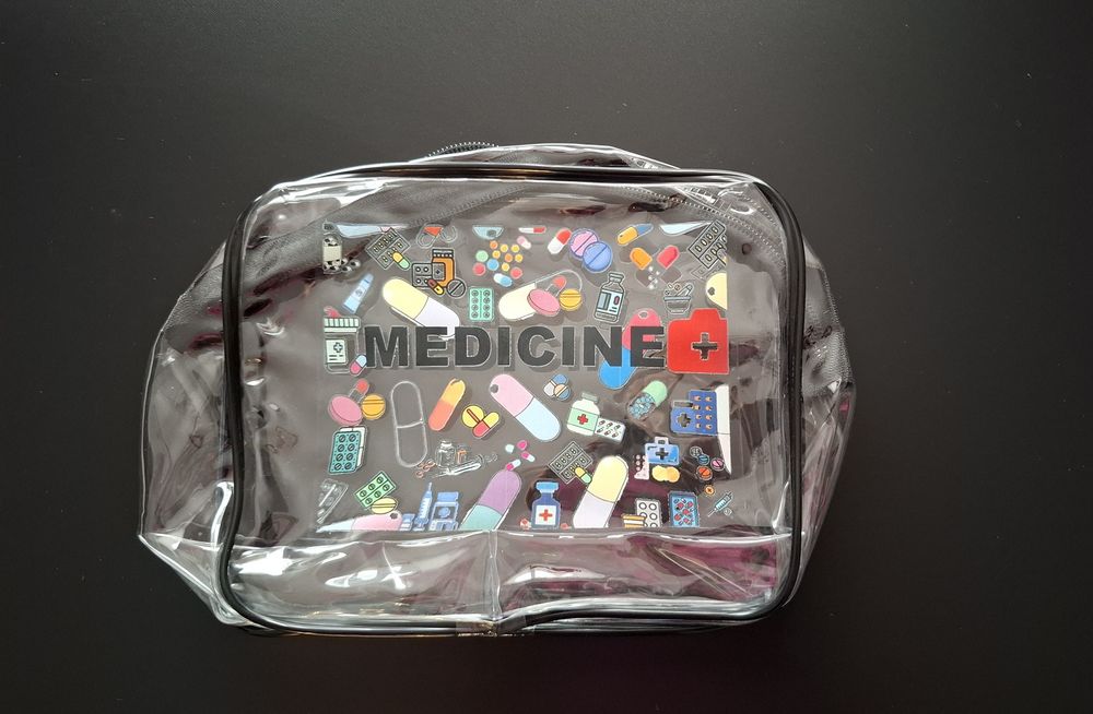 Podróżna apteczka przezroczysta