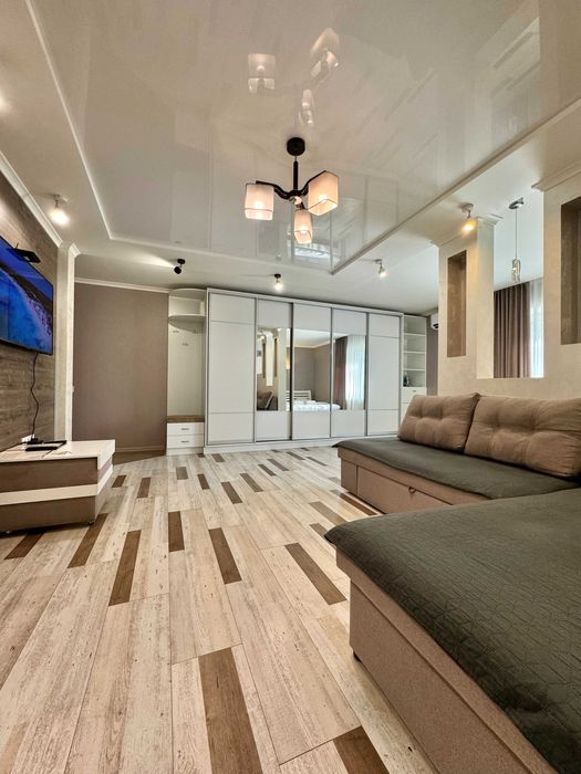 ApartPoltava Розкішна студія ПОДОБОВО, Кутова ванна, СВІТЛО ЗАВЖДИ