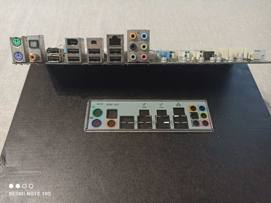 Материнська плата GigaByte GA-MA770T-UD3