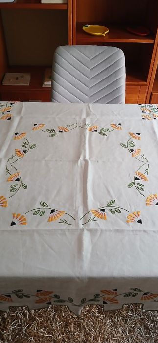 Toalha + 4 guardanapos, bordados