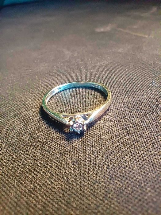 Pierścionek z białego złota z brylantem - 0,03 ct - próba 585