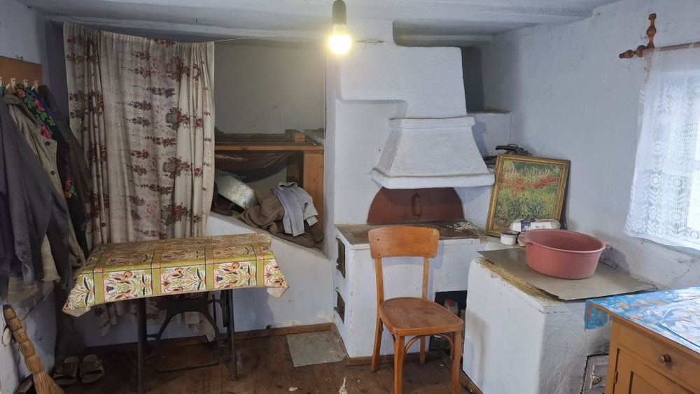 Хата в с.Комарівці будинок