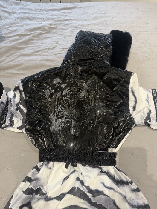 Nowy plaszcz tatu z tygrysem