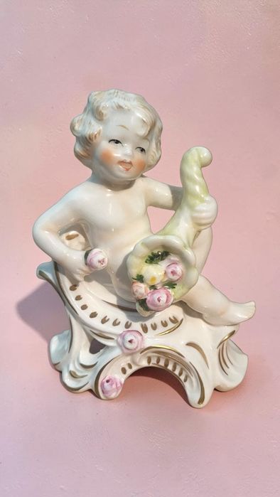 Porcelanowa figurka Goebel putto