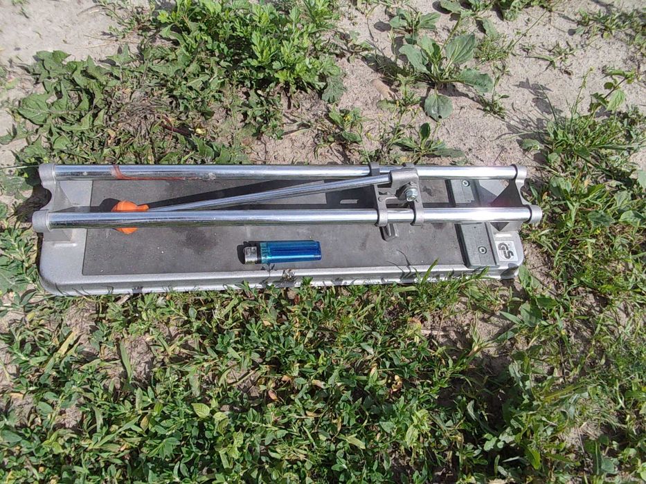 Nóż do płytek używany