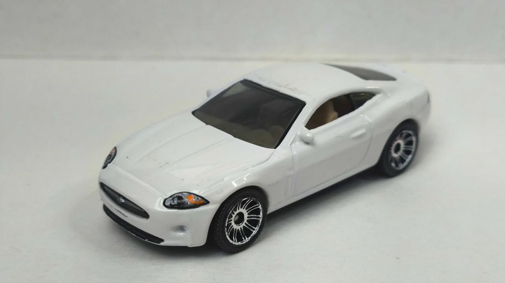Машинка Jaguar XK-2006 Matchbox