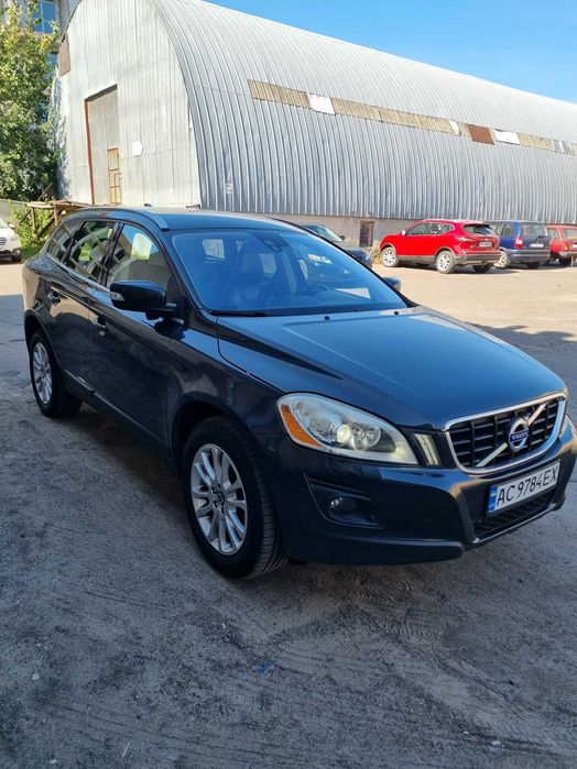 Volvo XC60 2.4D D5 автомат Summum