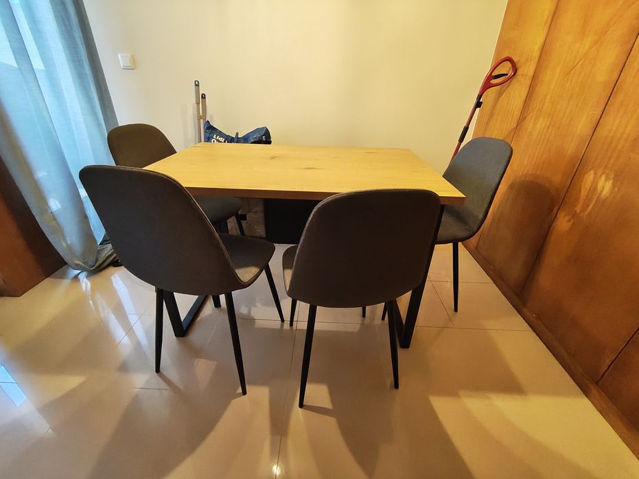 Conjunto Mesa + 4 cadeiras