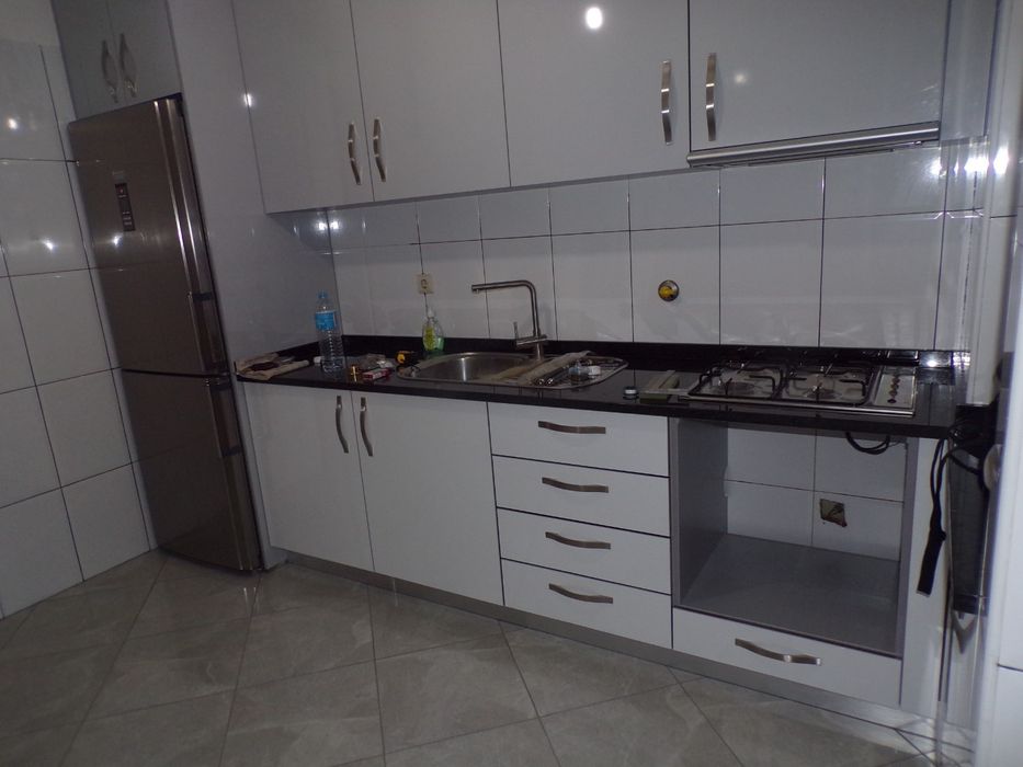 Móveis cozinha nunca usados Rio Meão • OLX Portugal