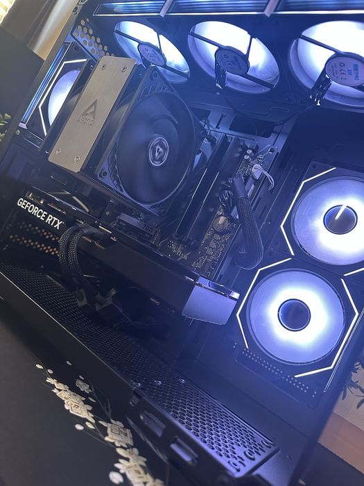 | RTX 5070 | 32 GB RAM | R5 5600 | 1Tb M.2 | Czarny Komputer Gamingowy