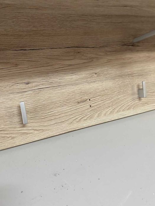 wieszak na ubrania z półką