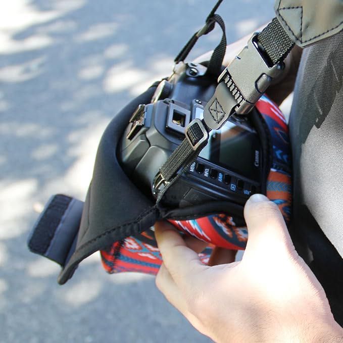 USA Gear Capa para câmara DSLR com proteção de neoprene, alça para cinto e armazenamento de acessórios
