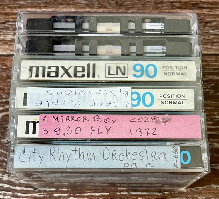 Аудиокассеты Maxell.