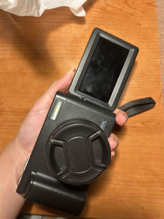 Camera digital flip screen