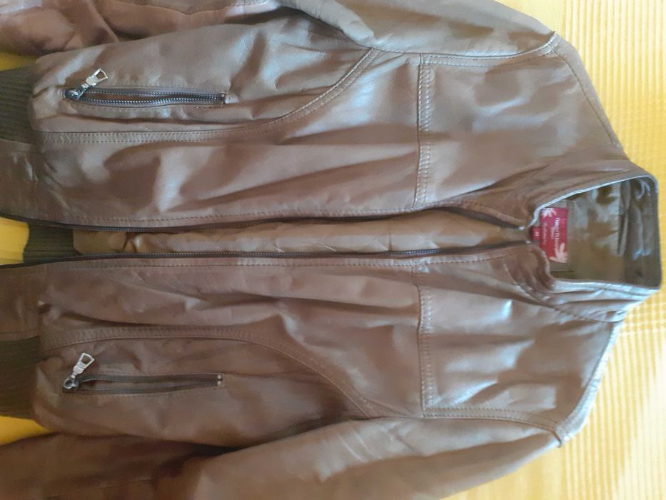 Casaca couro, tam. M, como nova