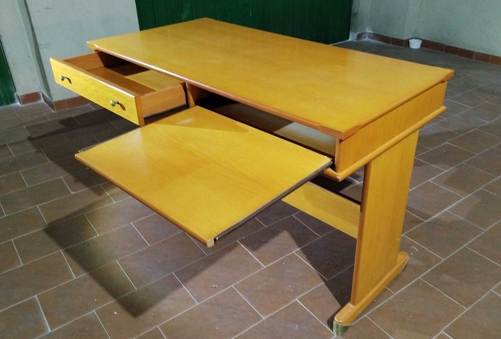 Secretária p/ quarto criança, sala, c/apoio de braço/teclado e Gaveta