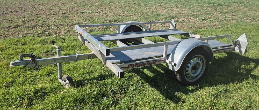 Vendo reboque semi novo
