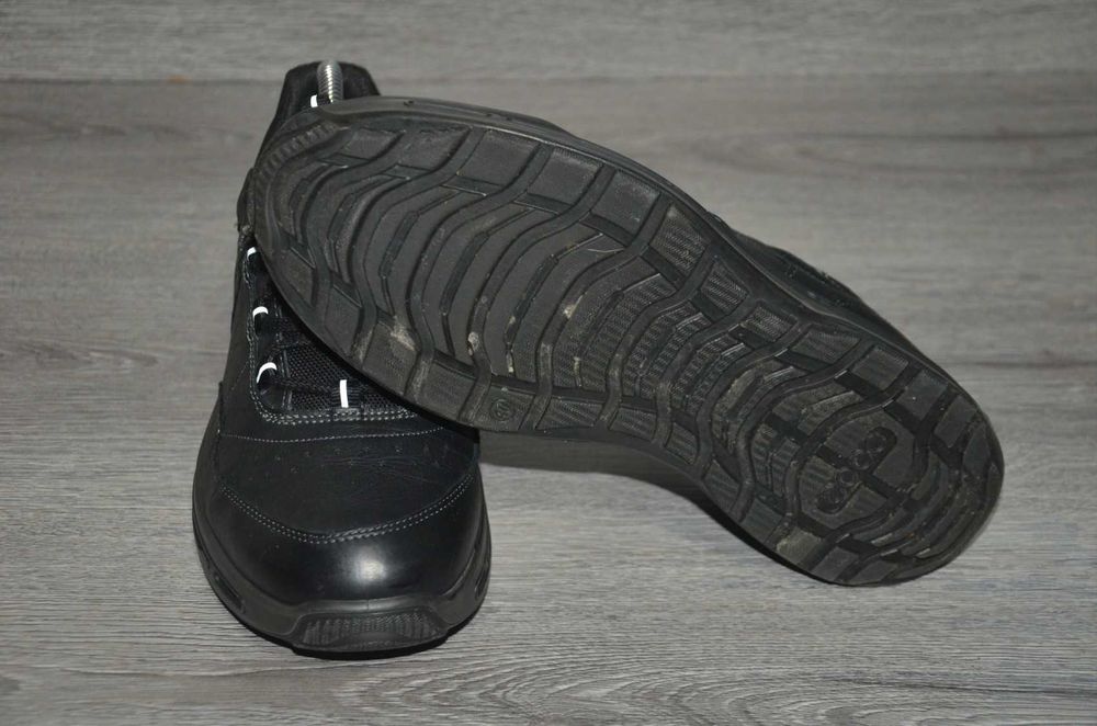 Продам кросівки шкіряні Фірма ECCO.