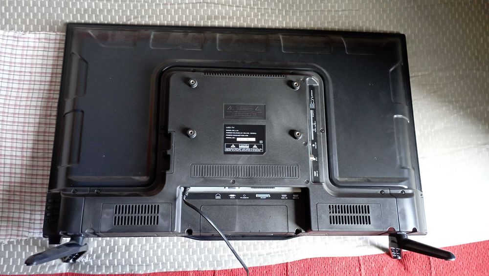 Телевизор Самсунг 32" разбит экран