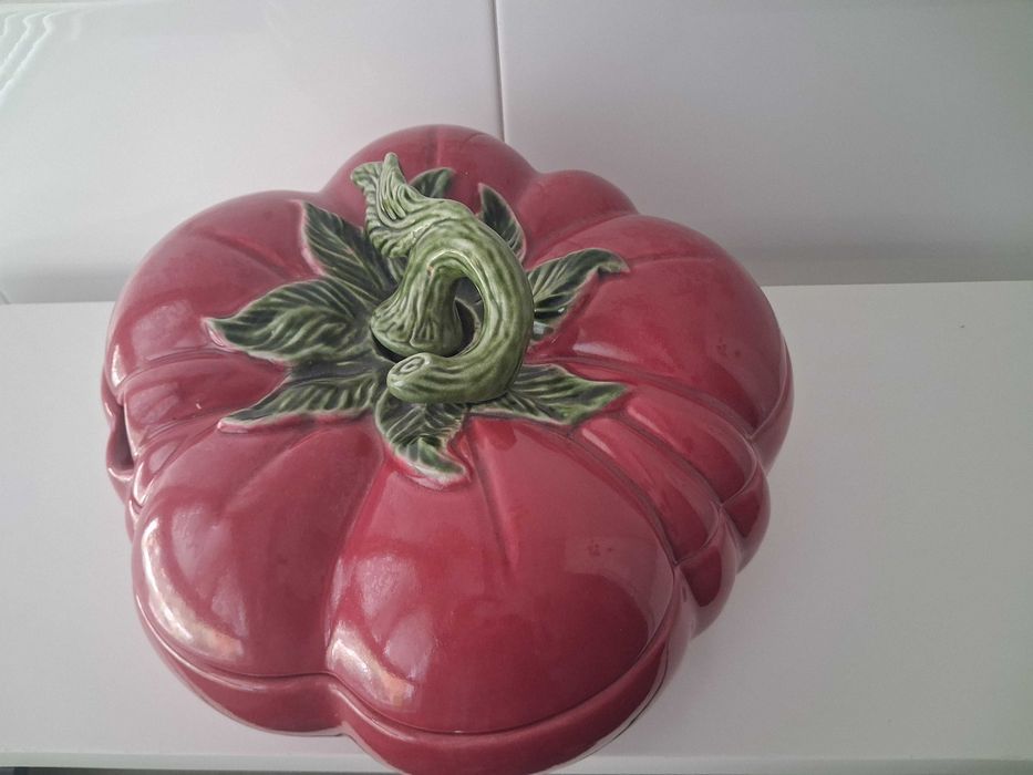 Terrina em forma de tomate