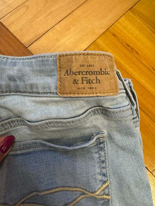 spodnie jeansy 
rozmiar: xs 34 
gładkie
marka: abercrombie & fitch