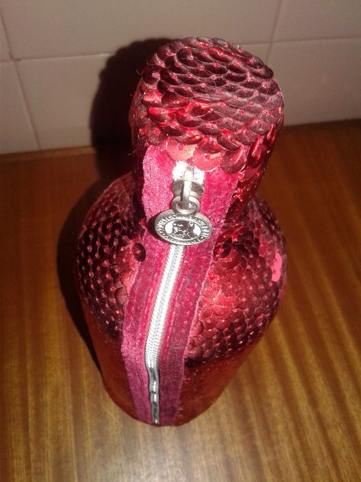Garrafa Absolut de coleção com capa de lantejoulas