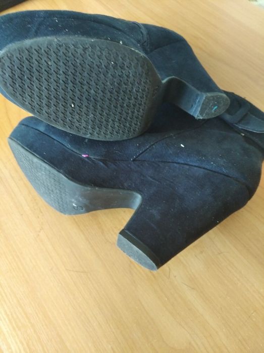 Жіноче взуття в ідеальному стані