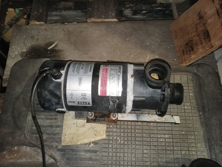 Насос для джакузі басейну.