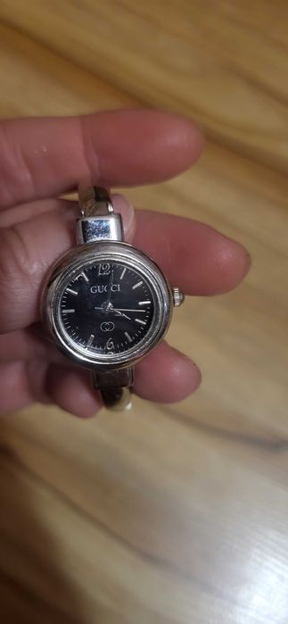 Zegarek gucci dla dziecka małego