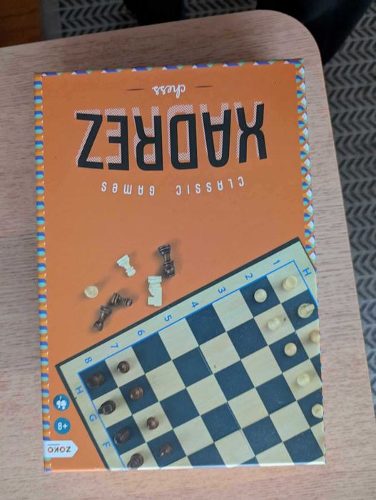 Chess set, wood bricks