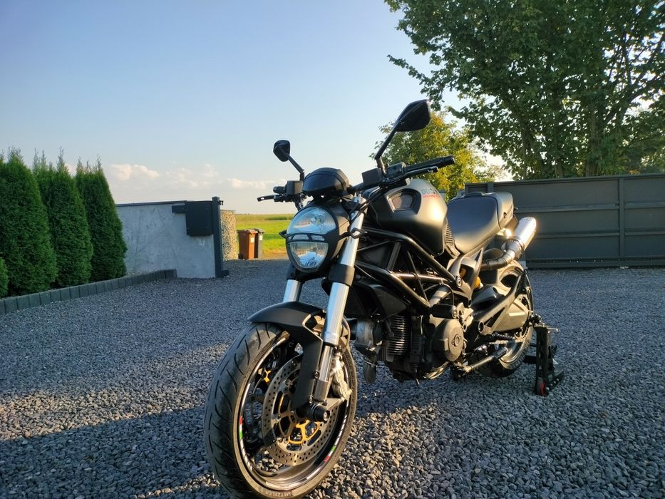 Ducati monster 696