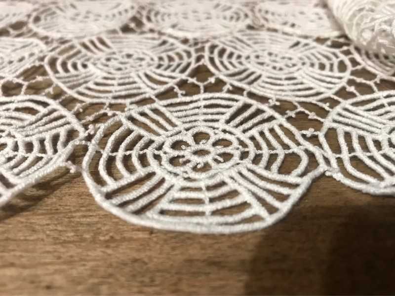 Unikatowy koronkowy top Jasper Conran