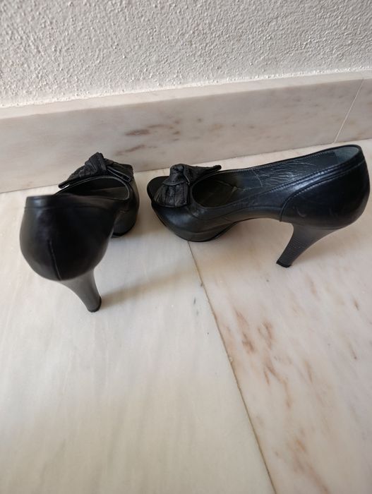 Sapatos pretos cerimónia salto alto